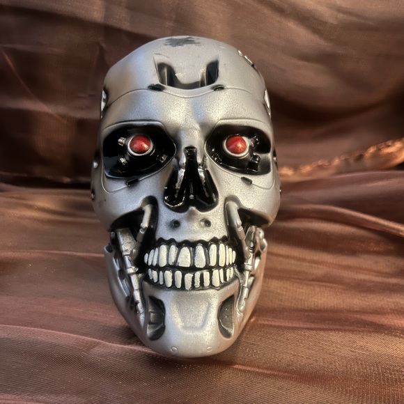 Terminator Genisys half-scale T-800 skull replica - Picture 4 of 5